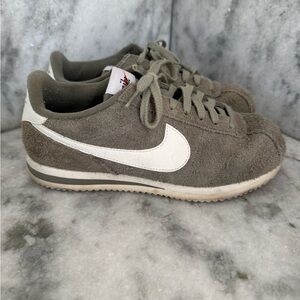 Women’s Nike Cortez Suede Green size 7.5